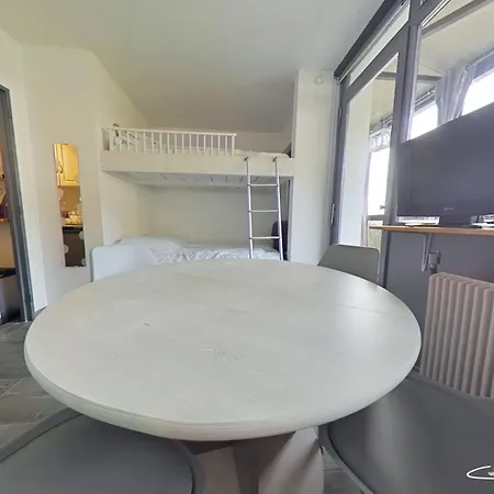 Apartment 503, Belle-hutte *